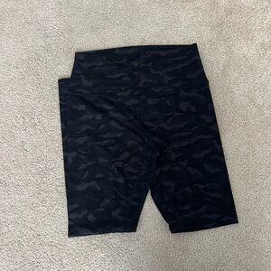 Lululemon black Camo Align leggings
